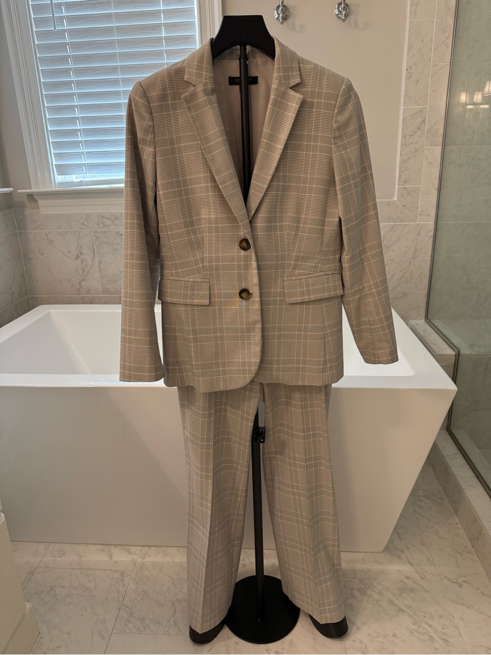 Ann Taylor Two Piece Women’s Suit Size 4 Petite